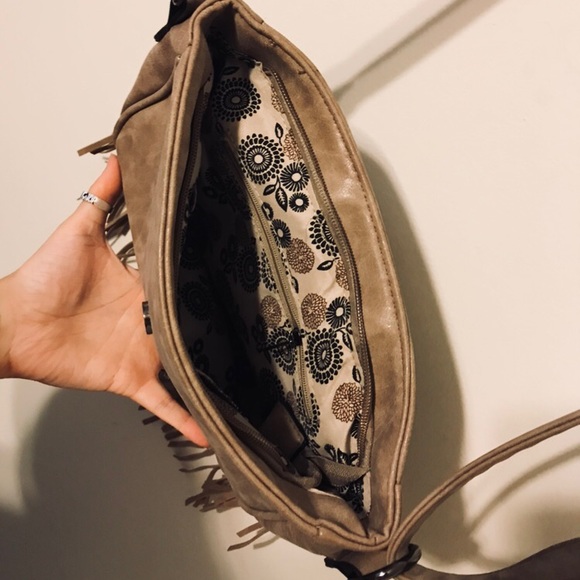 Fringe Crossbody Bag - Picture 4 of 4